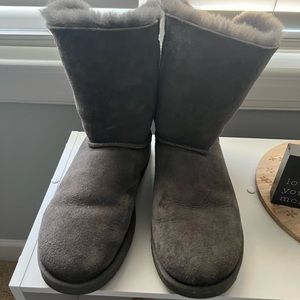 UGG Women’s Bailey Bow in grey size 10